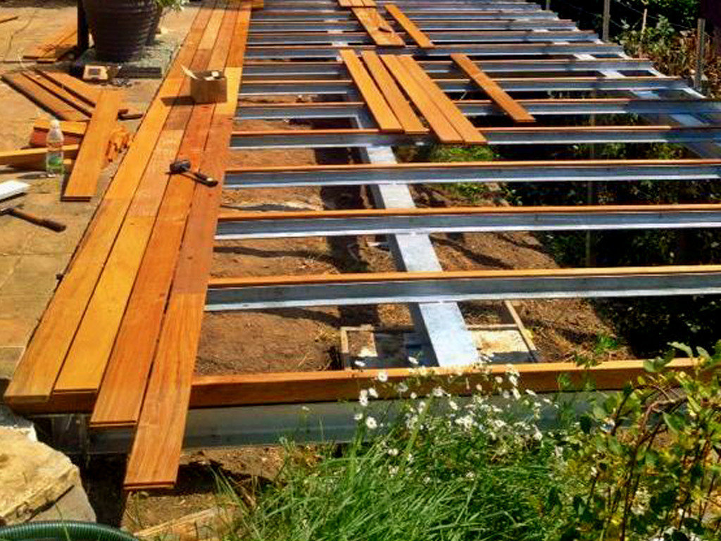 Sonderanfertigung einer Terrasse vom Steel Team – Schlosserei Dorffner